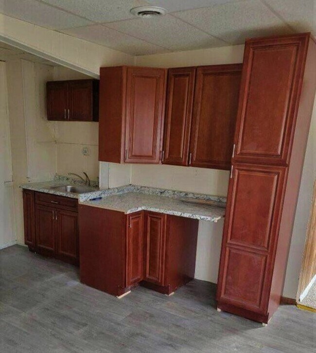 Building Photo - 2402 East Ave