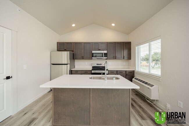 Building Photo - 16104 E Valleyway Ave