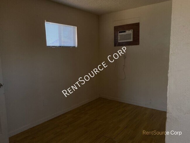 Building Photo - 1 Bedroom 1 Bath Single Family Home for Re...