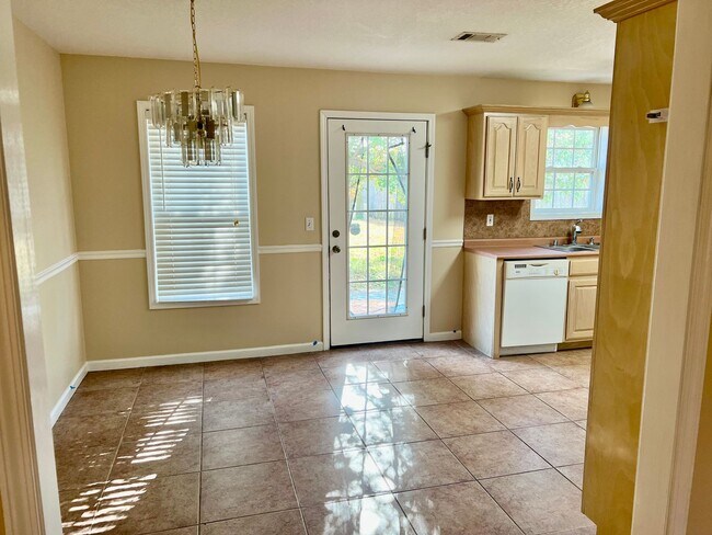 Foto del edificio - 5611 Prospect Rd. - For RENT!