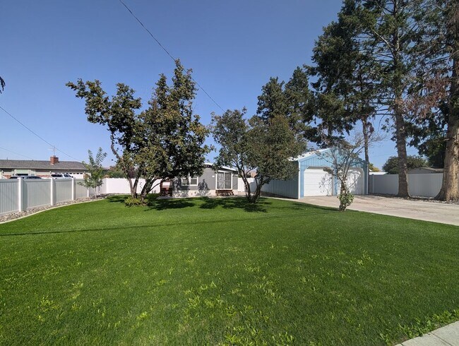 Building Photo - 2021 Grelle Ave