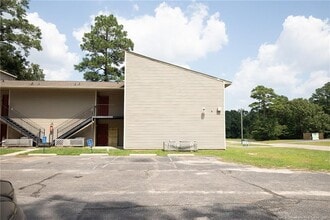 Building Photo - 1128 Southwood Dr