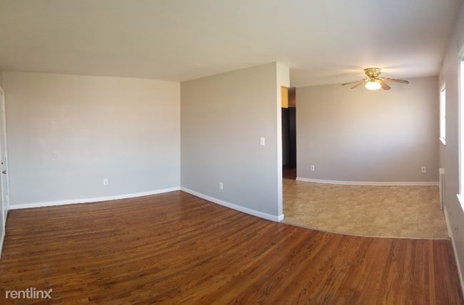 Building Photo - 2 br, 1 bath Apartment - 7051 E 11th St