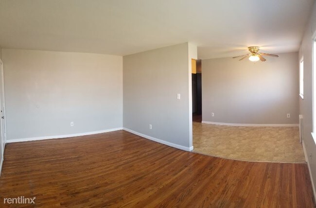 Foto del edificio - 2 br, 1 bath Apartment - 7051 E 11th St
