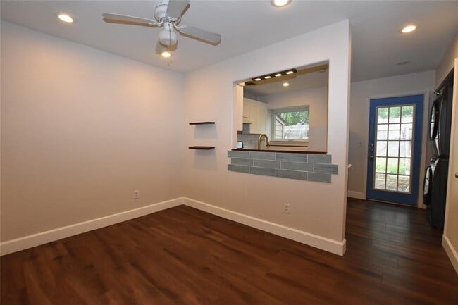 Foto del edificio - 11404 Walnut Ridge Dr