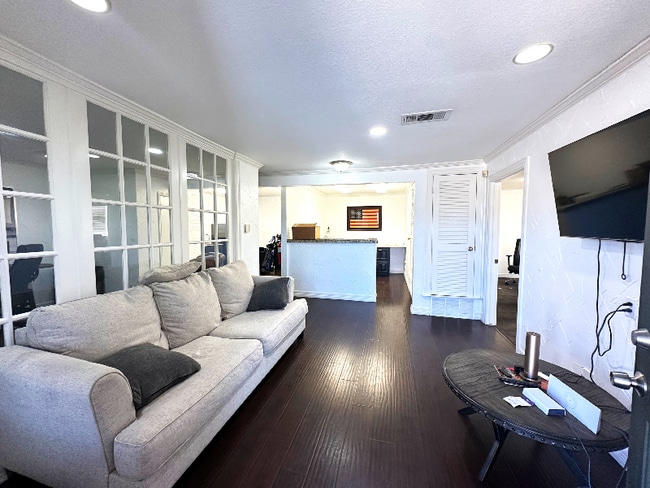 Foto del edificio - 1220 Brown Trail