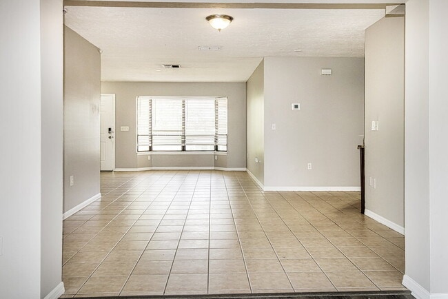 Building Photo - 11171 Heathwood Ave