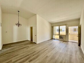 Building Photo - 333 Rexford Dr