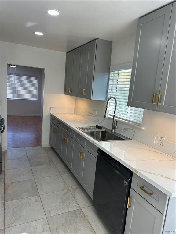 Foto del edificio - 19140 Strathern St