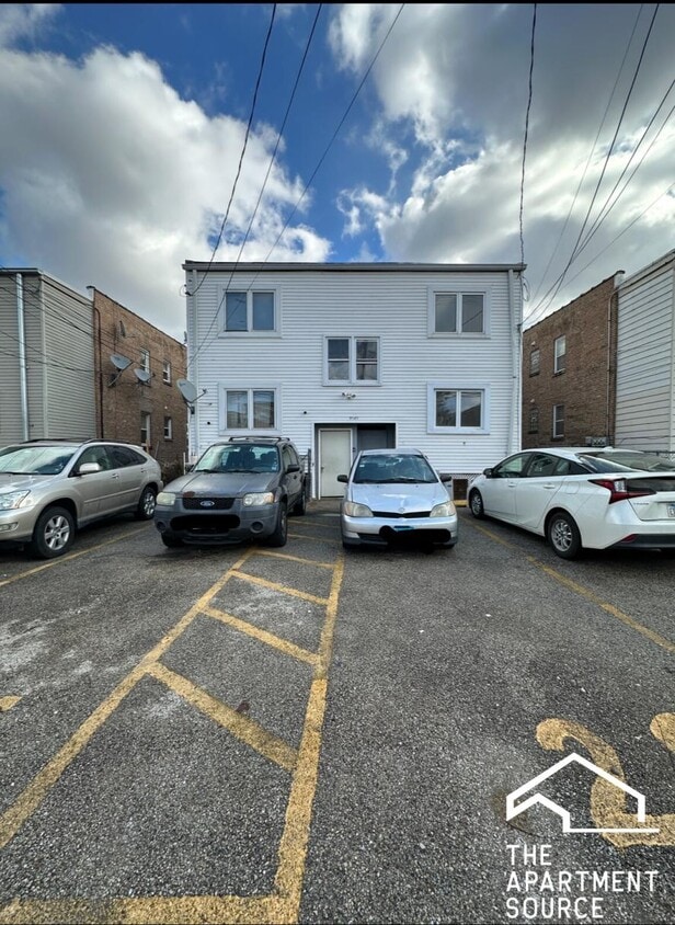 Building Photo - 9040 Keating Ave