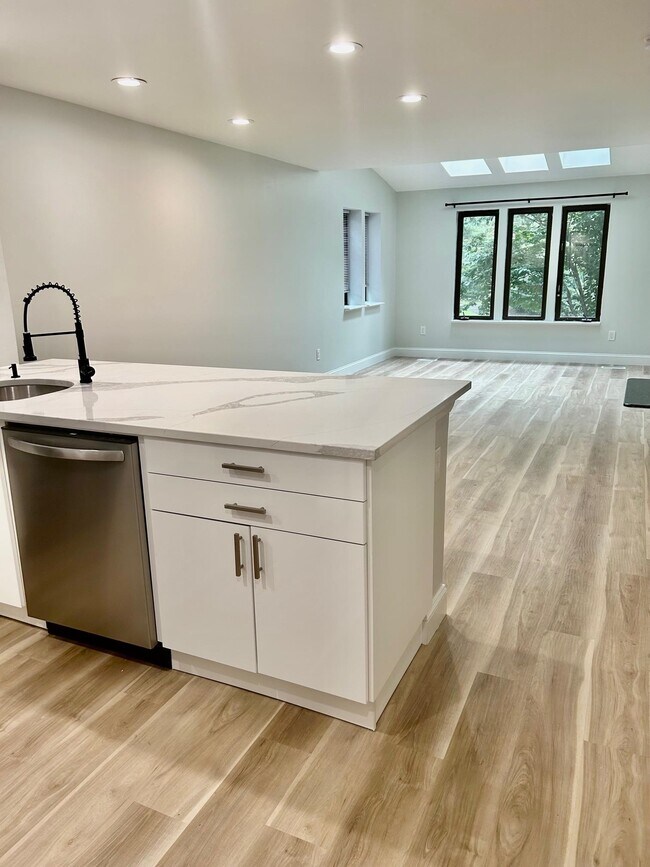 Building Photo - 772 Spinnaker Ct