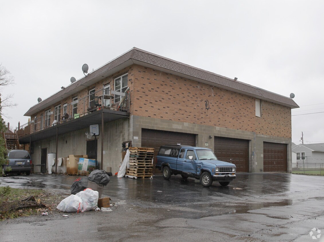 Primary Photo - 1060 W 17th St