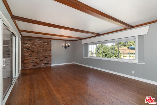Building Photo - 1030 Cornell Dr