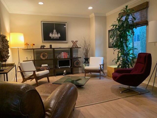 Primary Photo - 5544 Palm Dr