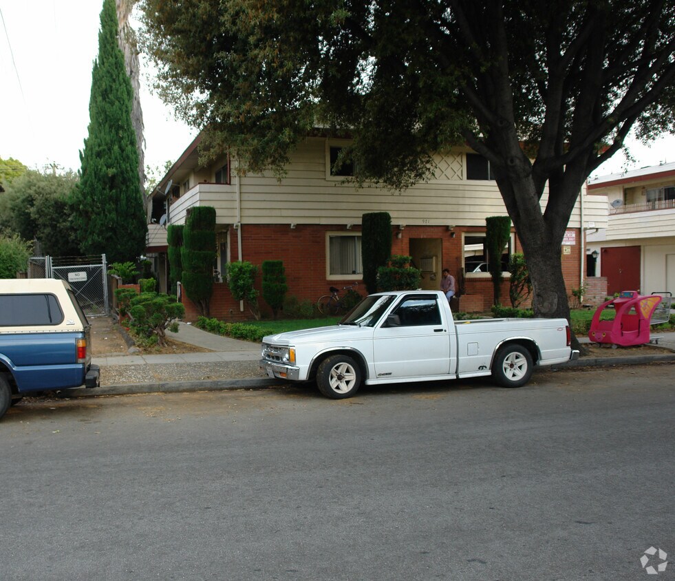 Building Photo - 971 Helen