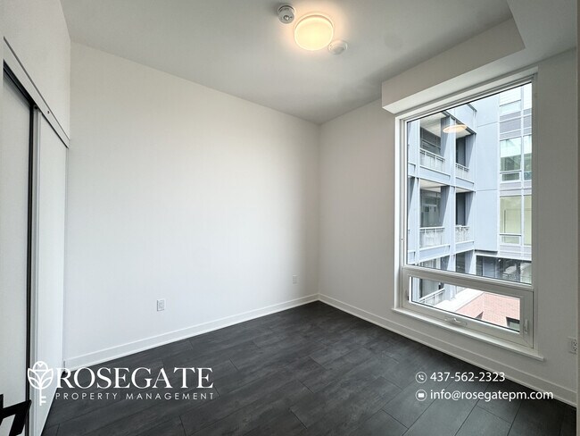 Photo du bâtiment - Modern 1-Bedroom Condo with Parking & Locker – Toronto