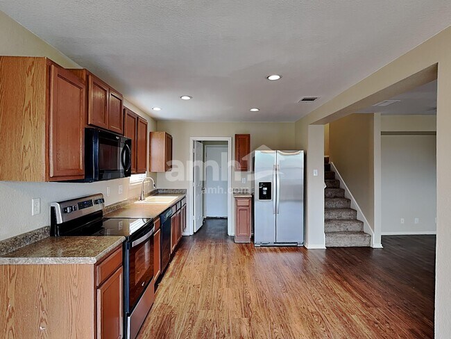 Foto del edificio - 270 New Country Rd