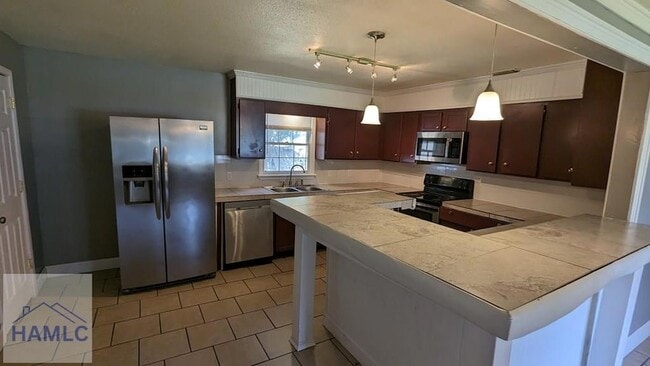 Building Photo - 214 Honey Ln Cir