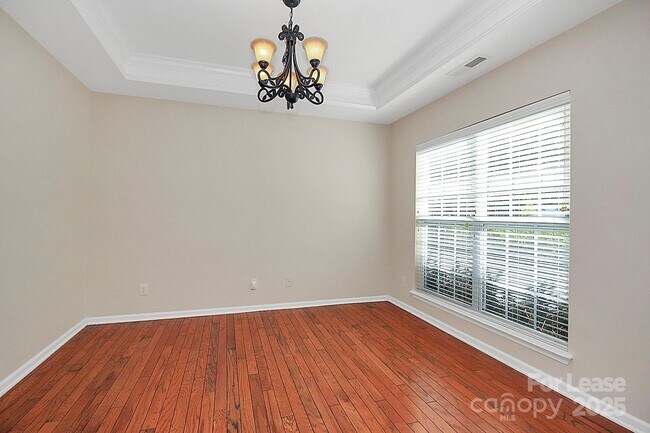 Foto del edificio - 10323 Dominion Village Dr