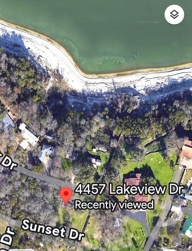 Foto del edificio - 4457 Lakeview Dr