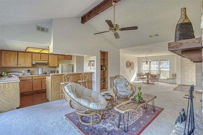 Building Photo - 302 Seawind St