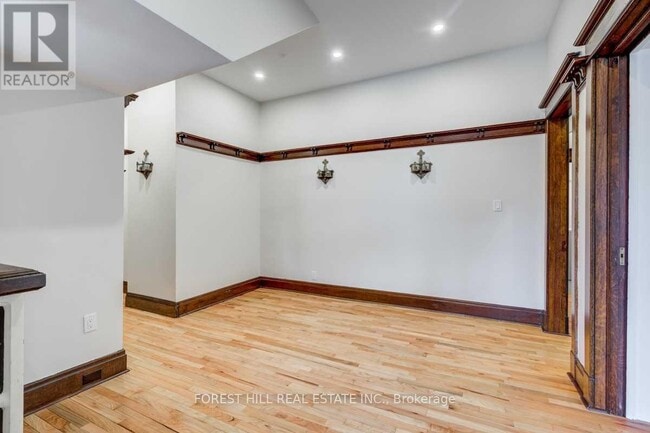 Building Photo - 265 High Park Ave