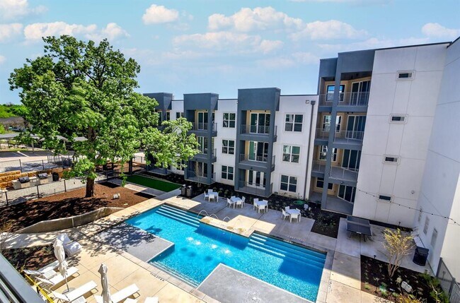 Foto del edificio - 4801 Springdale Rd