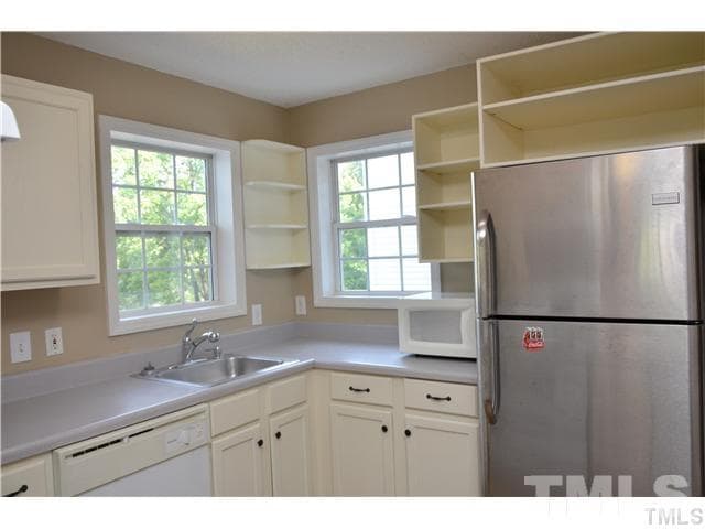 Foto del edificio - 3000 Centennial Woods Dr