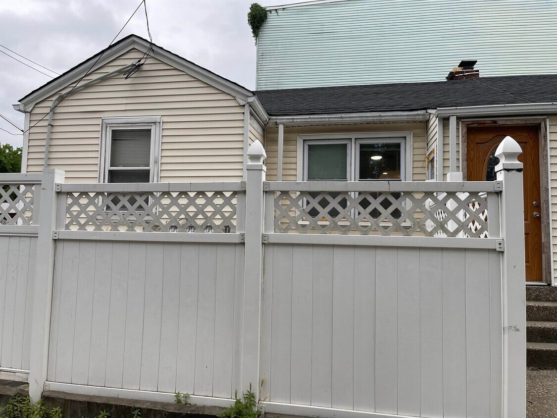 131 Neptune Ave, Jersey City, NJ 07305 Condo for Rent in Jersey City