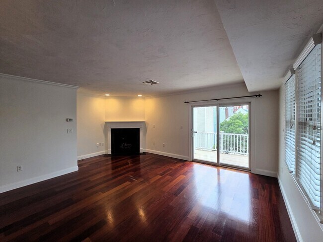 Foto del edificio - 242 Bunker Hill St