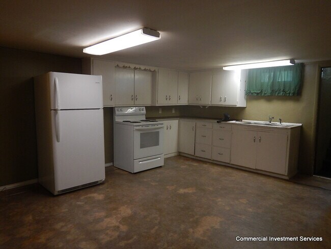 Building Photo - 212 Elm St