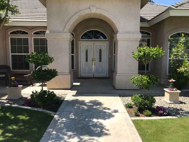 Foto del edificio - West Bakersfield Custom Home for Rent!