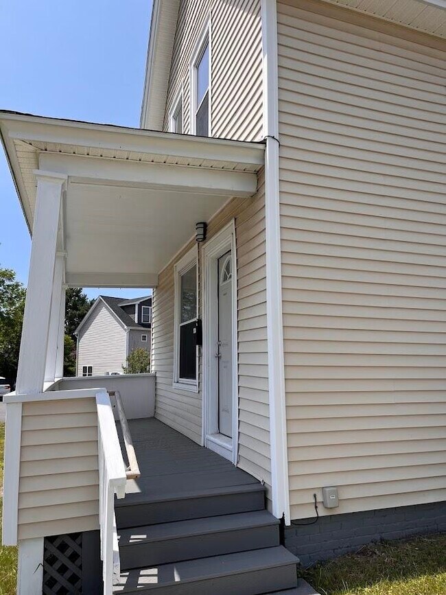 Building Photo - 408 Porter St