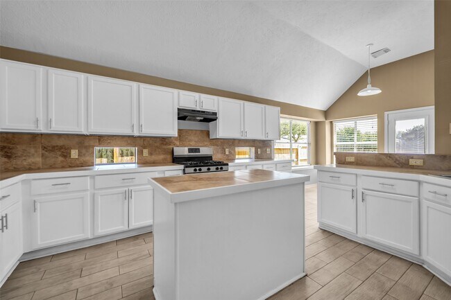Building Photo - 1046 Willersley Ln