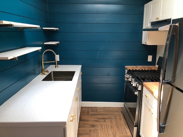 Clean, inviting kitchen - 523 Mission St