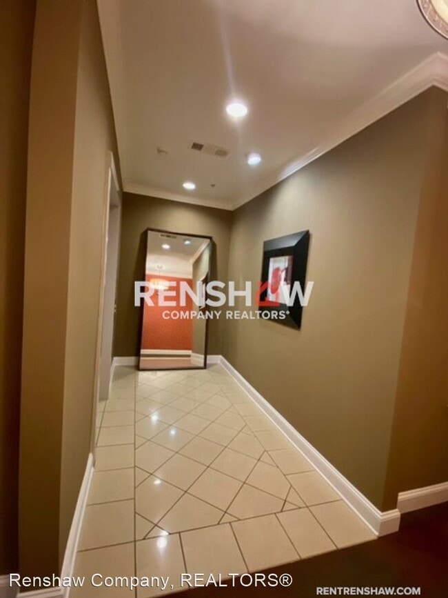 Building Photo - 1 br, 1.5 bath House - 3520 Central Ave #208