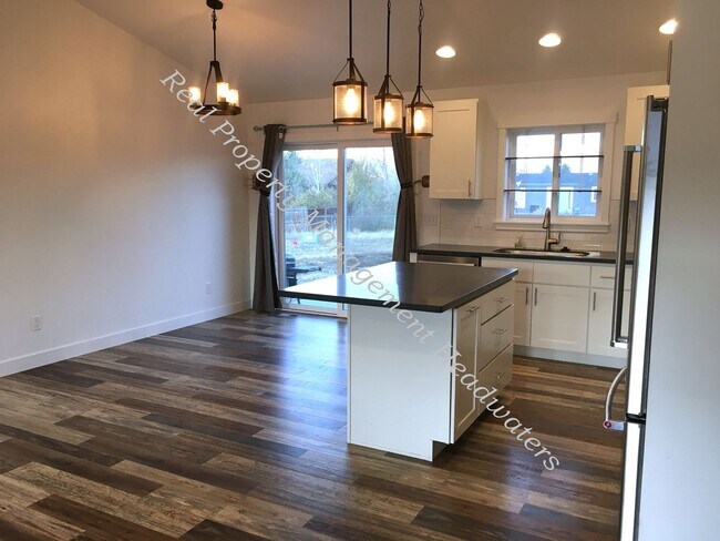 Building Photo - 3 Bedroom 2 Bath House For Rent