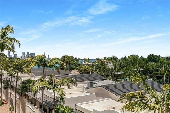 Building Photo - 1415 Sunset Harbour Dr