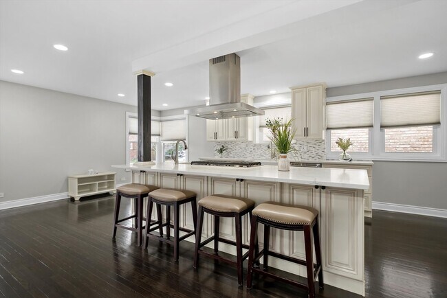Foto del edificio - 5347 N Christiana Ave