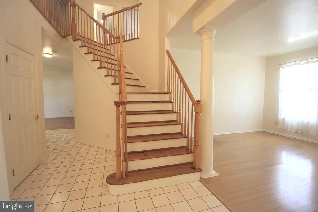 Primary Photo - 92 Harvard Cir