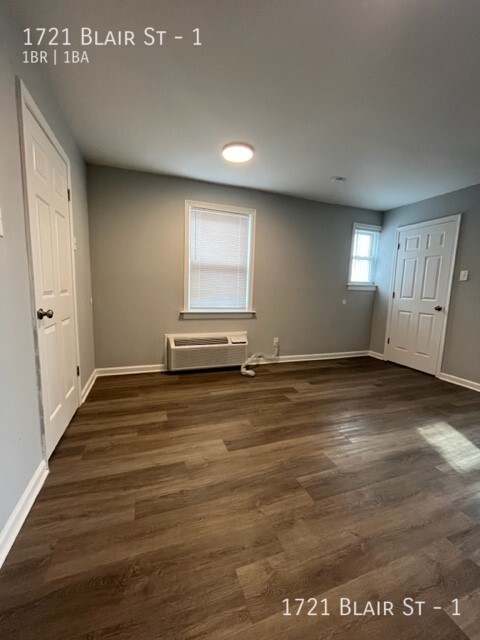 Building Photo - This furnished One-Bedroom Apartment Can B...