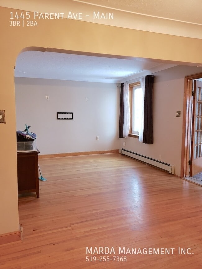 Building Photo - 3 BEDROOM 2 BATH HOME W/ BASEMENT