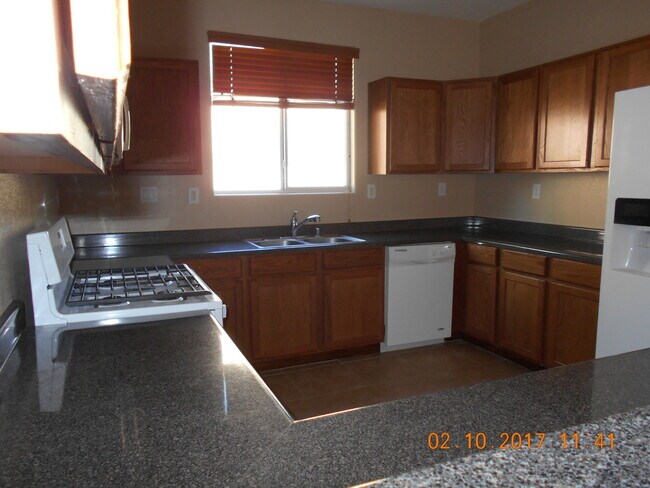 Building Photo - Great Southwest Location!!