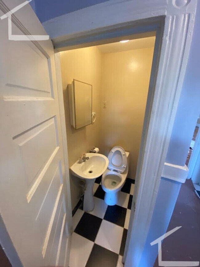 Foto del edificio - Great Value 3-Bed/1.5 Bath Brighton - Laundry in Unit!