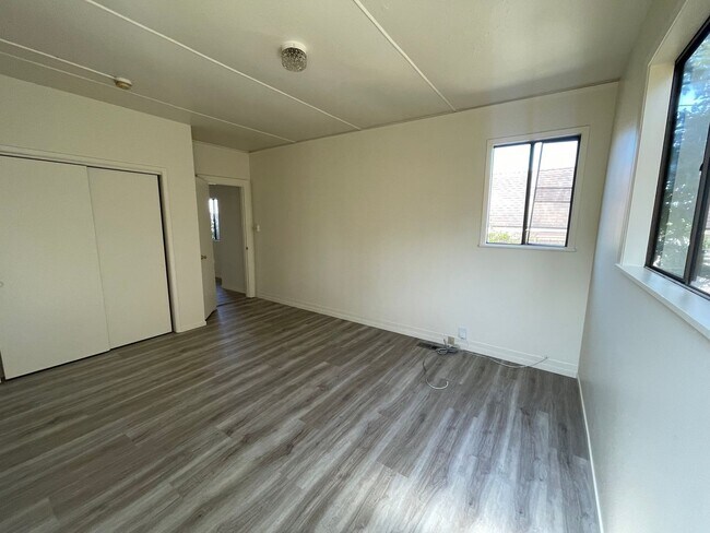 Building Photo - 2bd Monterey Cottage with Ocean Views