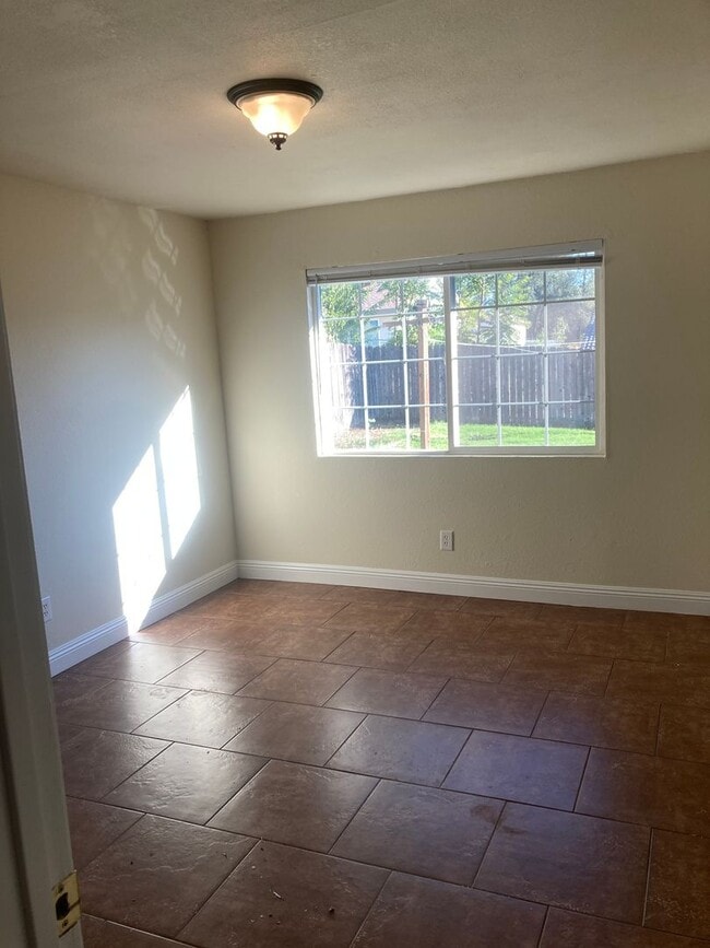 Foto del edificio - RO210