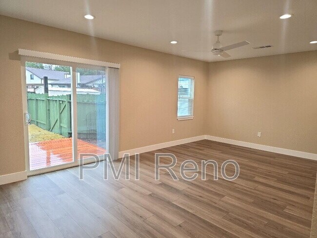 Foto del edificio - 452 Tracy Ln