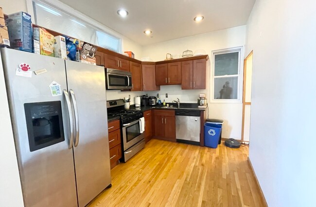Foto del edificio - 781 Parker St