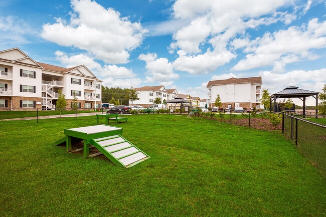 Building Photo - The Vista Apartments & Townhomes