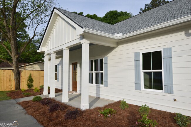 Building Photo - 1070 Moreland Dr